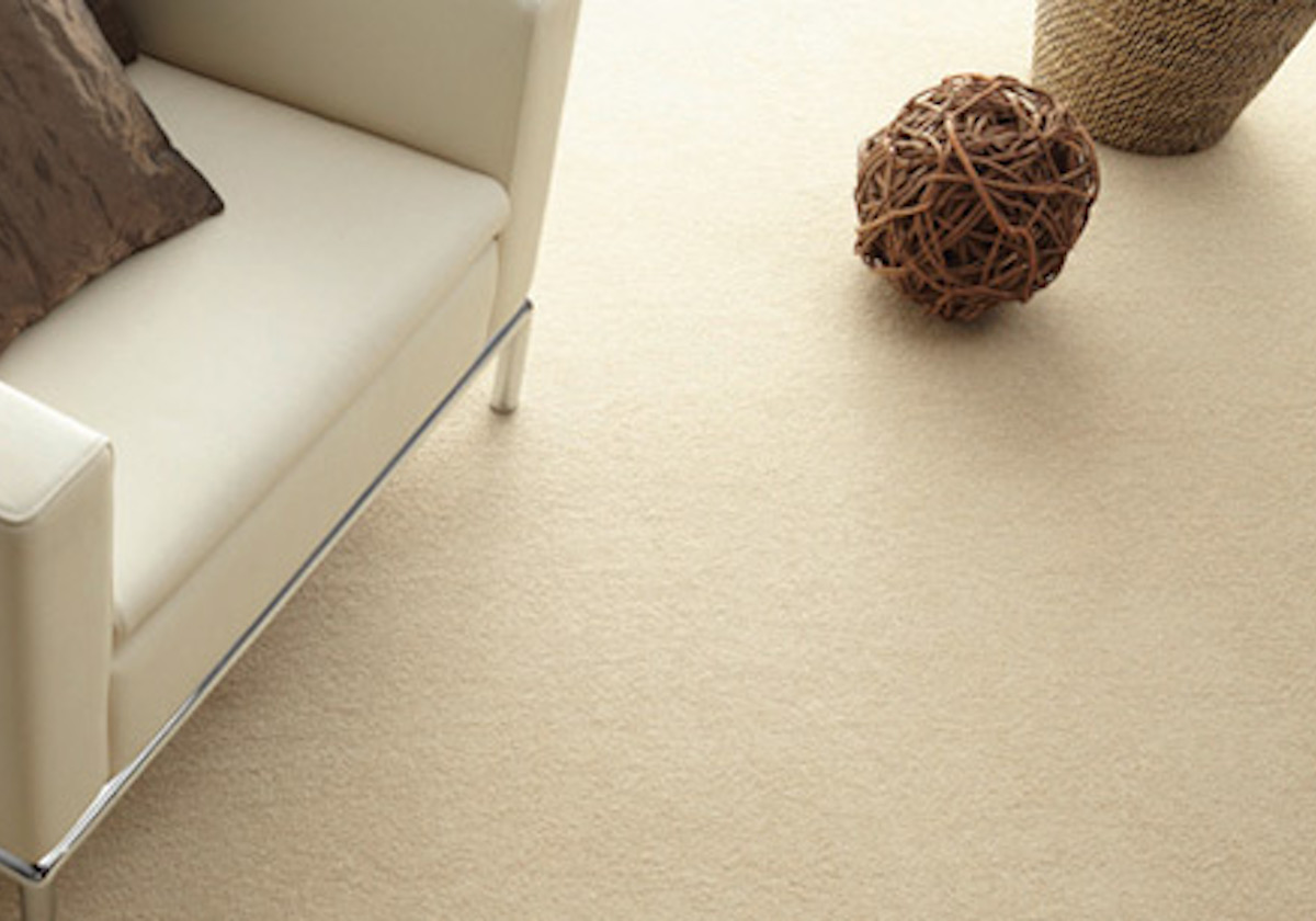 Une moquette synthétique crème